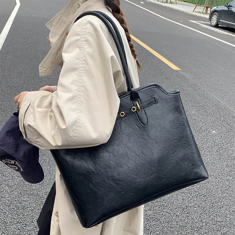 LEFTSIDE Big PU Leather Short  - Luxury Bags Sale recension och pris